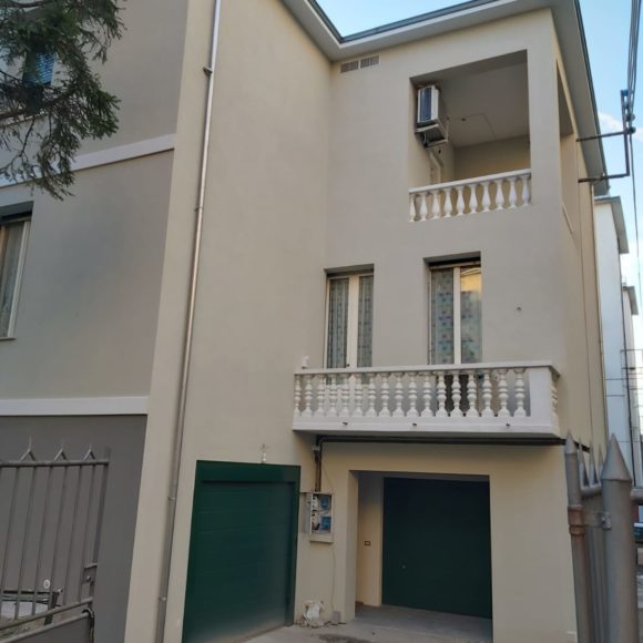 Rifacimento facciata palazzina Via Mascagni